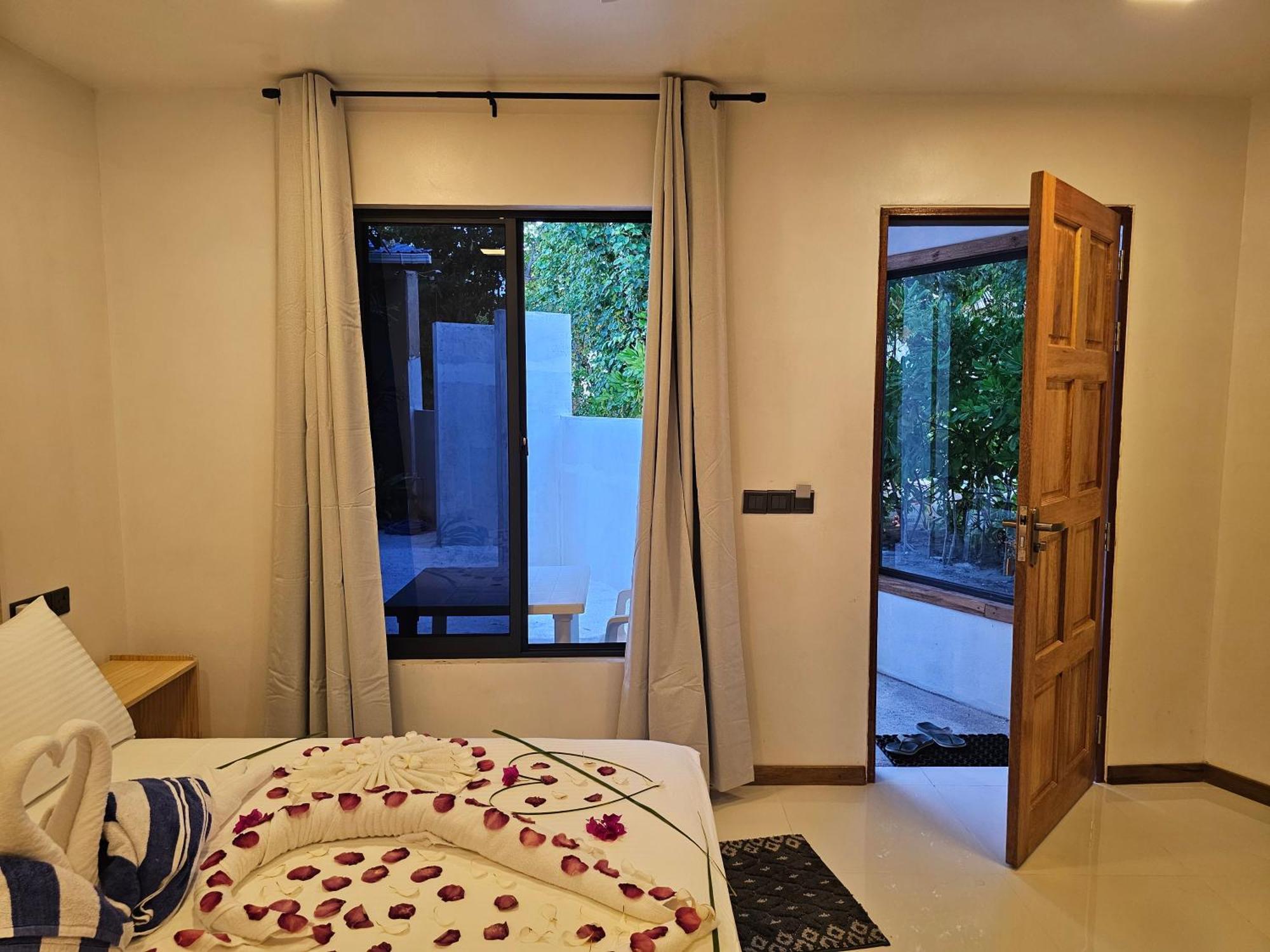 Sunset Beach View Dhangethi Exterior photo